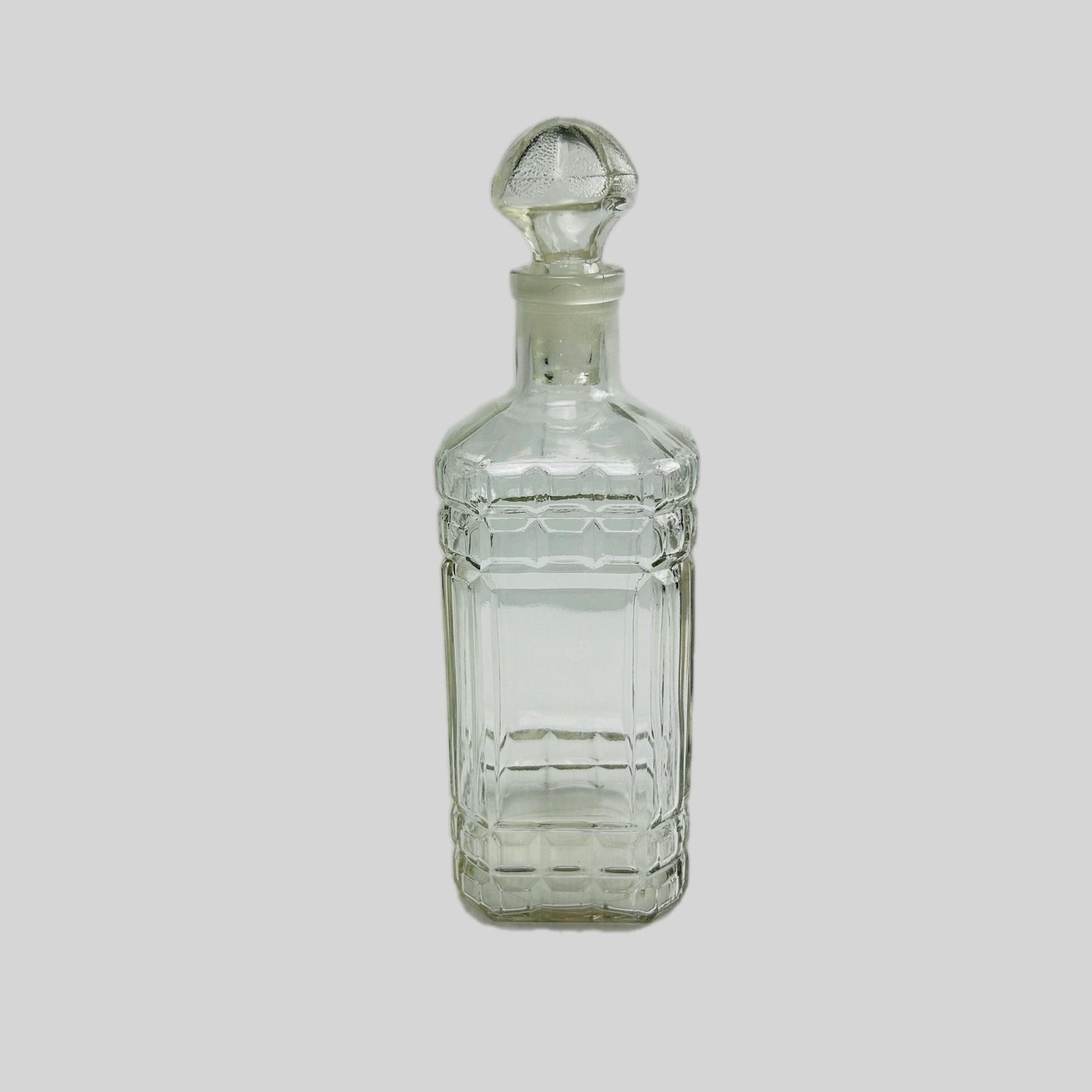 Vintage Square Glass Whiskey Decanter with Stopper: Retro Barware (26cm)