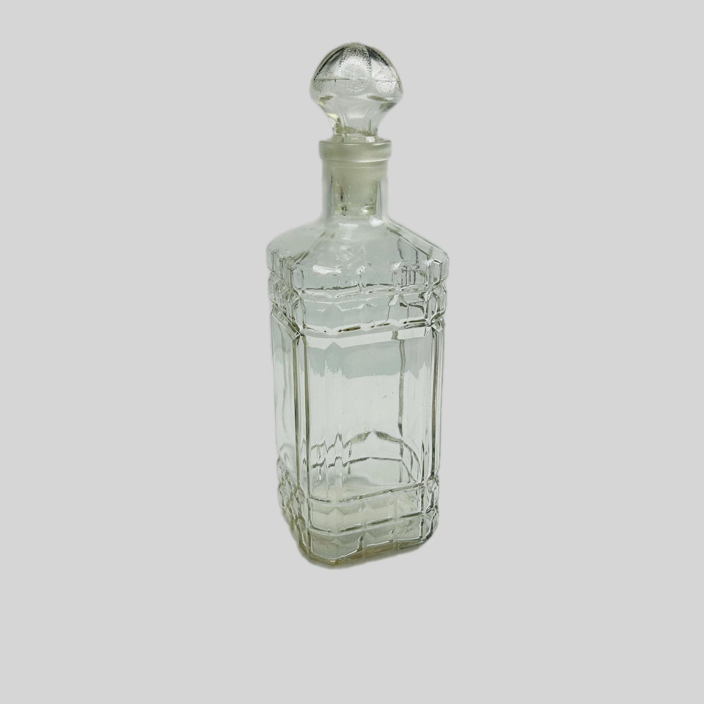 Vintage Square Glass Whiskey Decanter with Stopper: Retro Barware (26cm)