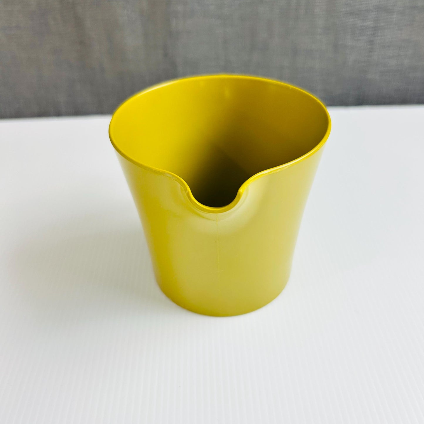 Vintage Measuring Jug, Bessemer Olive Green , Made in Australia. Retro Melmac - Mid-Century Kitchenware