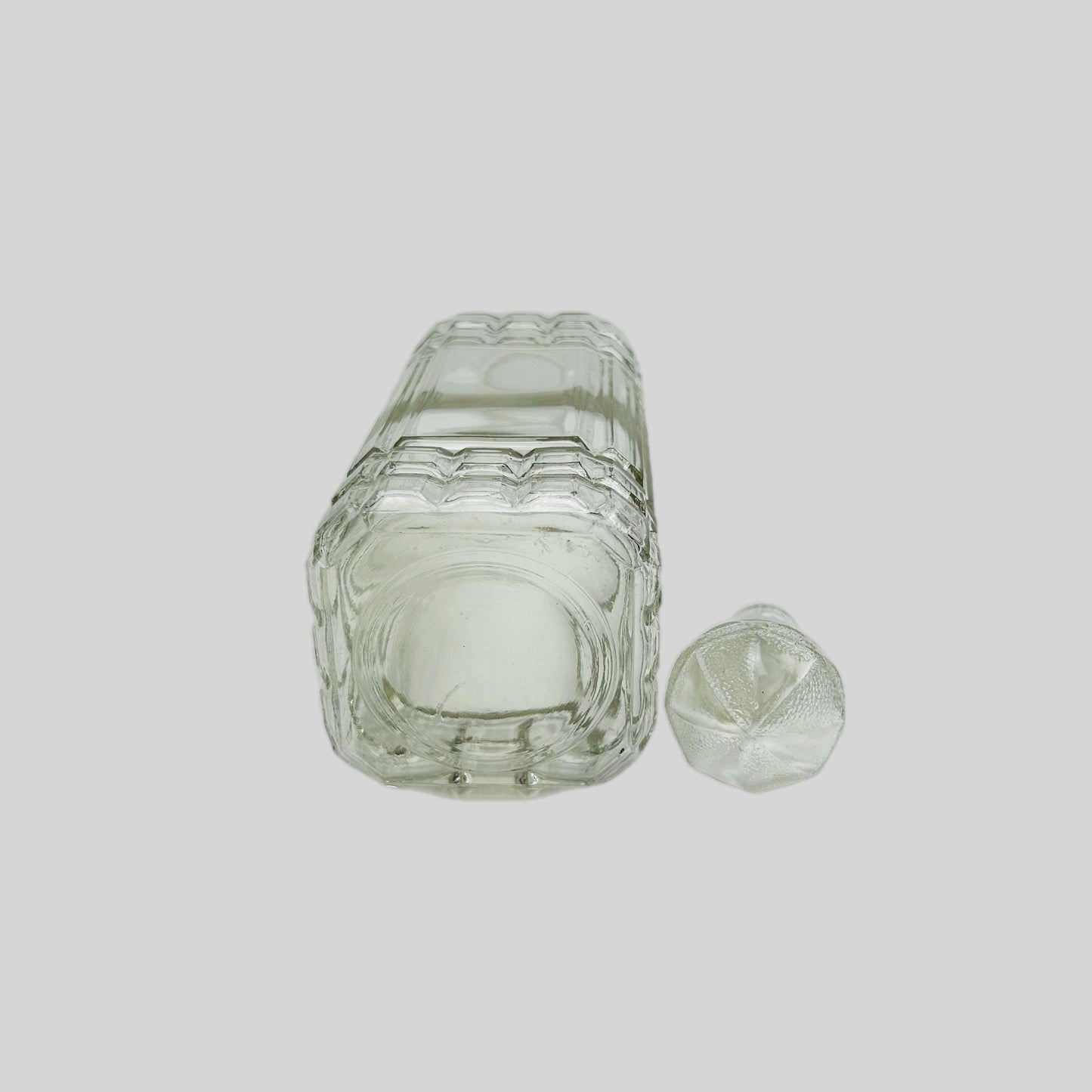 Vintage Square Glass Whiskey Decanter with Stopper: Retro Barware (26cm)