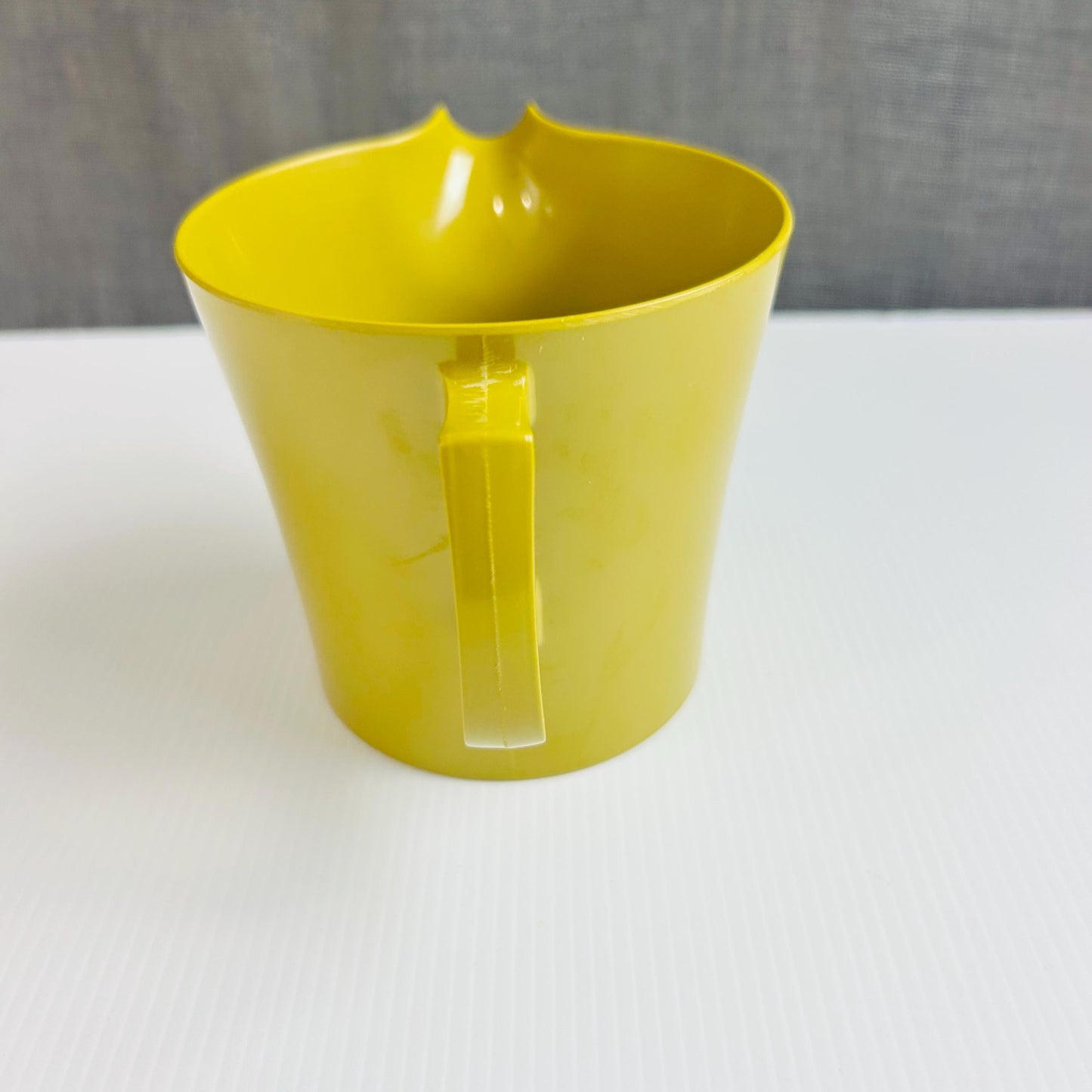 Vintage Measuring Jug, Bessemer Olive Green , Made in Australia. Retro Melmac - Mid-Century Kitchenware